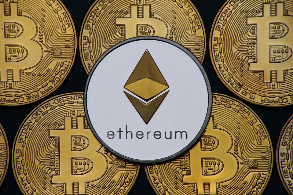 Фізична одиниця криптовалюти ефір на додаток до деяких фізичних одиниць біткойна.