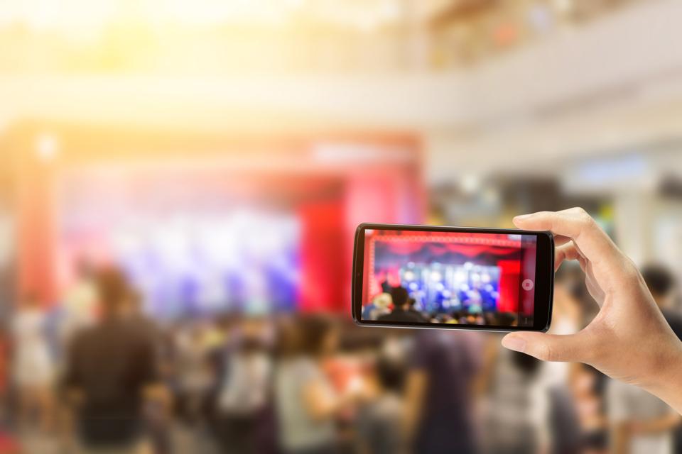 Facebook Tinkers Round The Edges Of A Big Problem With Latest Live Video Changes Facebook Tinkers Round The Edges Of A Big Problem With Latest Live Video Changes