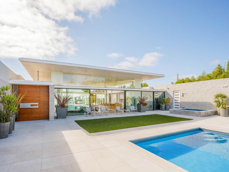$19.6 Million La Jolla Compound Makes The Most Of Endless Pacific