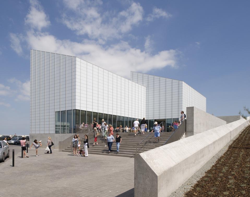 Turner Contemporary Gallery, Margate, Kent, Wide View Of Entrance And Steps