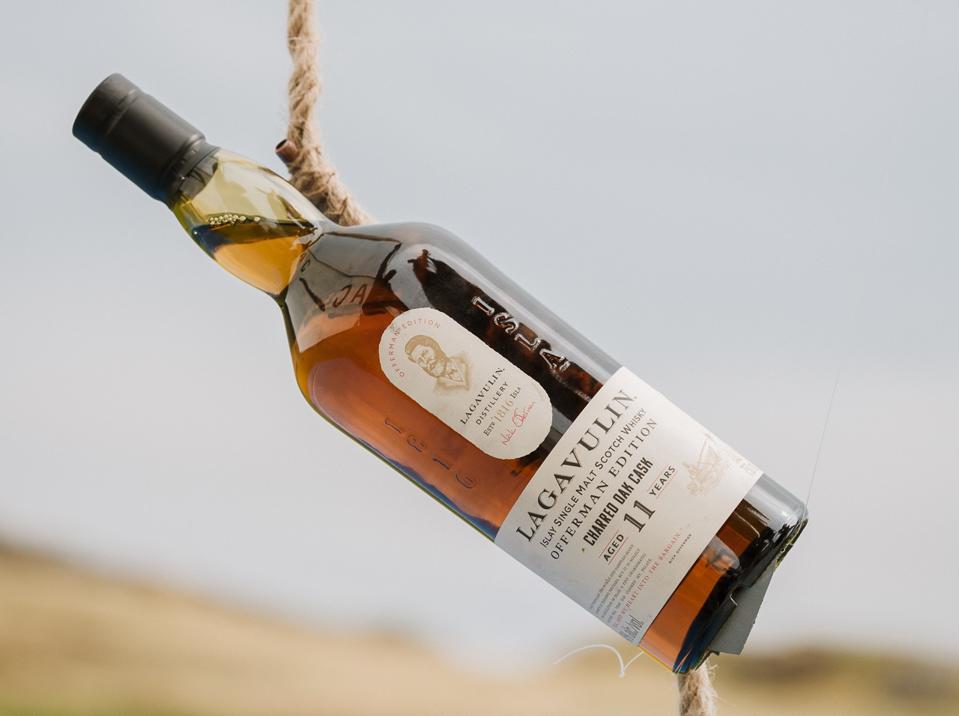 Lagavulin-Nick-Offerman-Edition-Charred-Oak-Cask_04