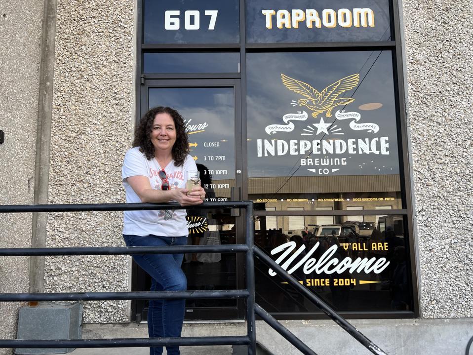 Amy Cartwright on the Independence Brewing storefront