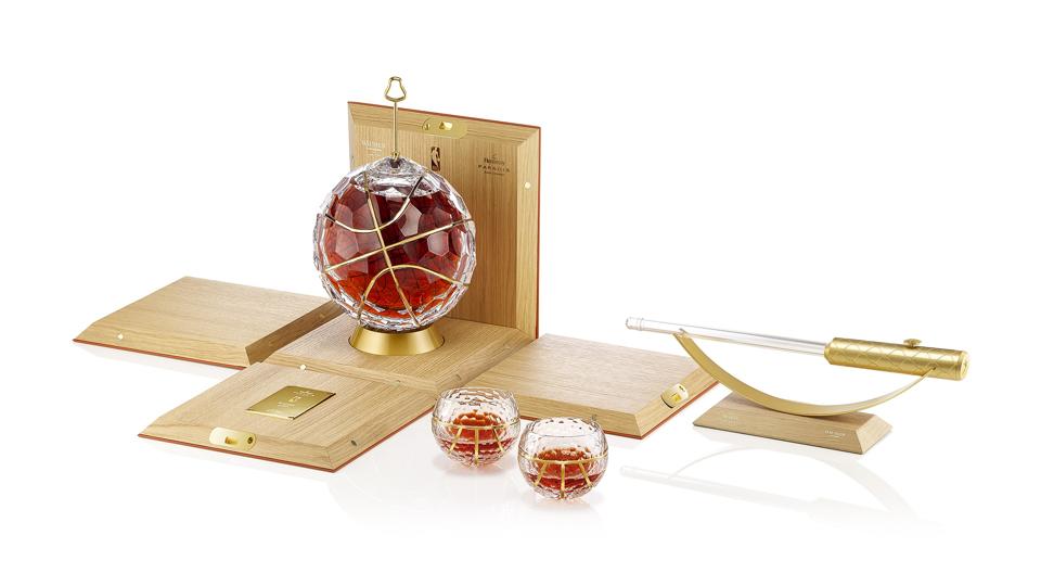 Hennessy 置物 オレンジ グレー Lorenz Bäumer's Carafe For Hennessy Celebrates NBA's 75th Anniversary