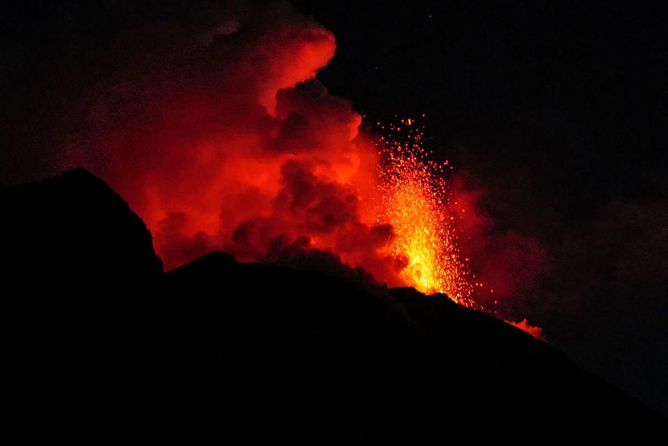Volcano Rumbling Earthquake Rumbled Eruption Stromboli Eruption Triggers Earthquake And Tsunami On Italian Volcanic ...