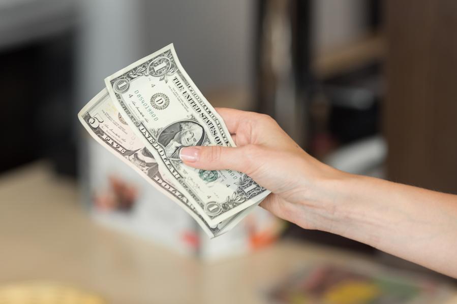 This Week In Credit Card News: Visa's War On Cash Ramps Up; It's Now Easier To Sue Your Bank