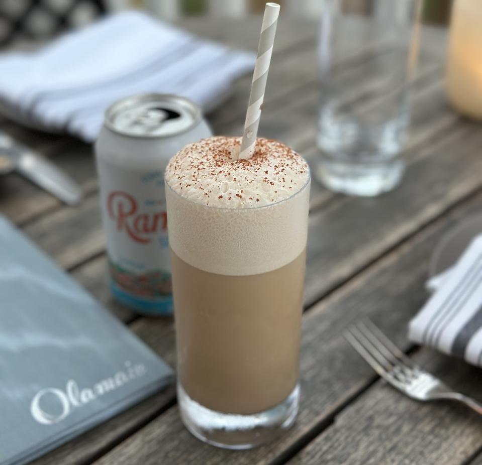 Fruitcake Fizz cocktail
