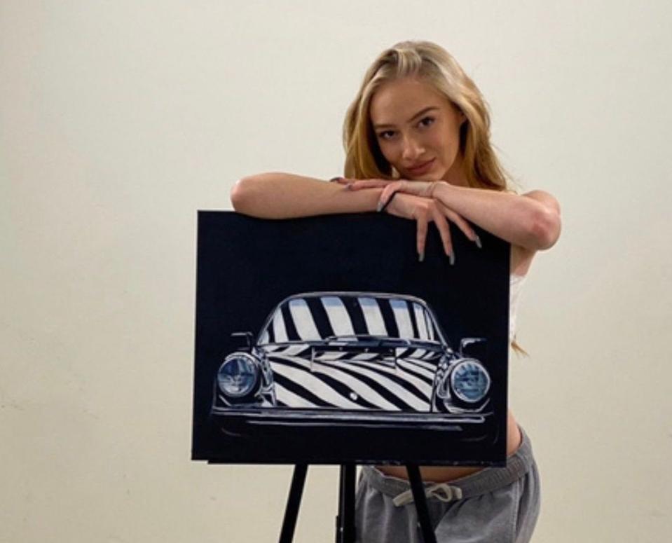 Artist Rae Roberts Automotive Artist Rae Roberts Builds Her Audience Through Social Media