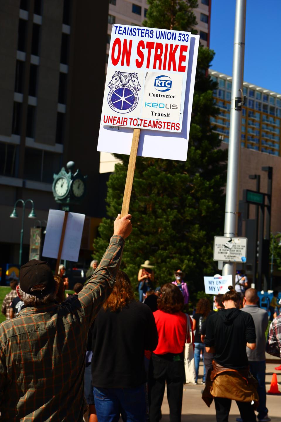 workers on strike-Manny Becerra-455LJpC2sIM-unsplash