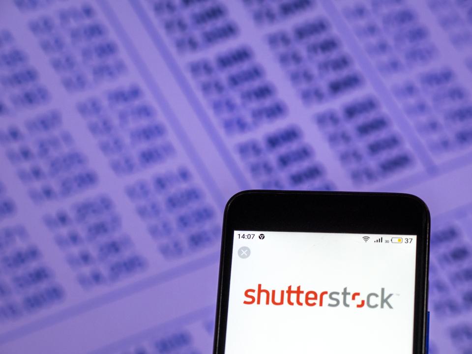 Se muestra el logotipo de la empresa de fotografía de stock de Shutterstock