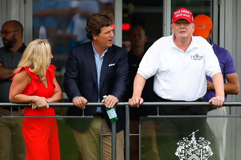 Tucker Carlson atletas vacuna Covid-19 paro cardíaco