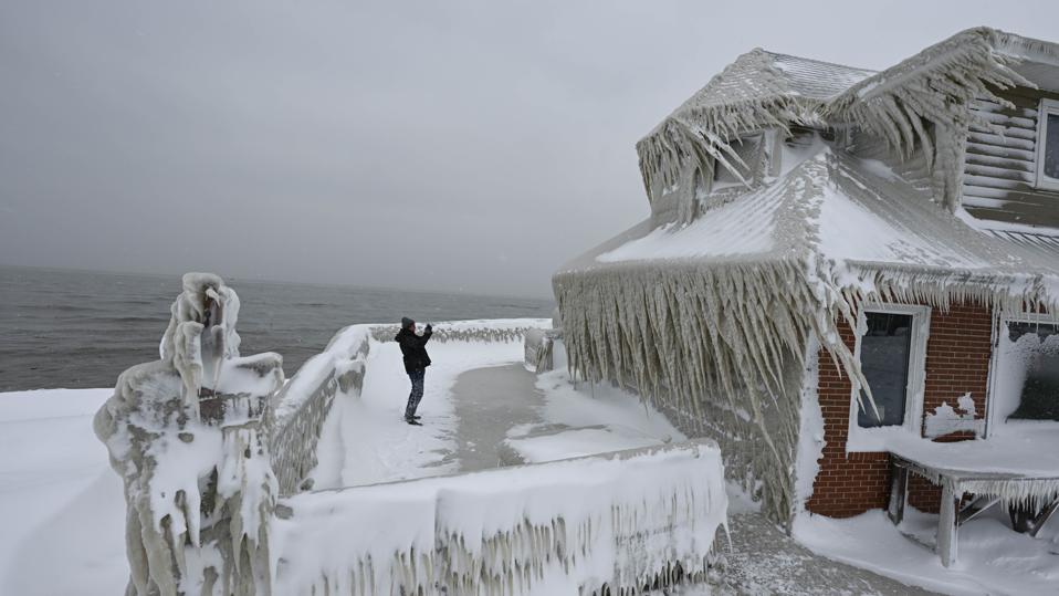 Death toll snowstorm reaches 26 in New York