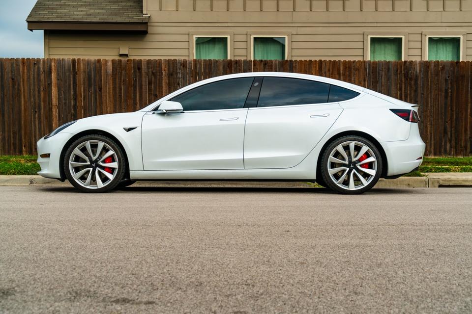 The Tesla Model 3's average transaction price in the pre-owned market dropped by an average 16.8% in recent months.