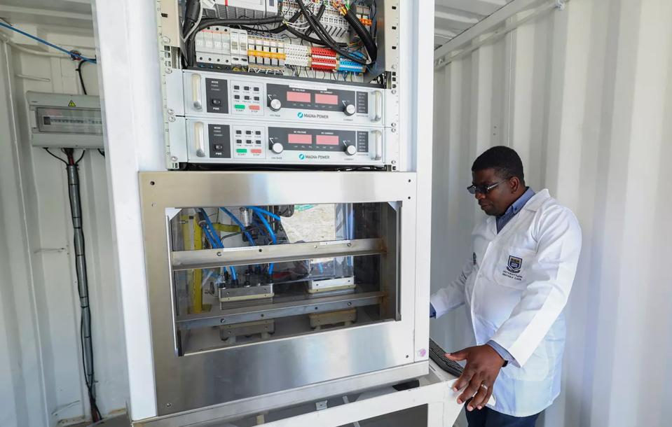El progreso cuántico que podemos esperar es la tecnología de hidrógeno verde, utilizada por plantas, incluida esta en Sudáfrica.