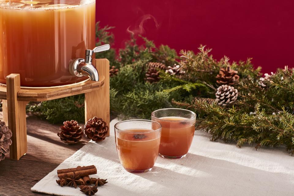 fords-gin-spiced-apple-warmer_simon-ford_eric-medsker_best-hot-cocktails