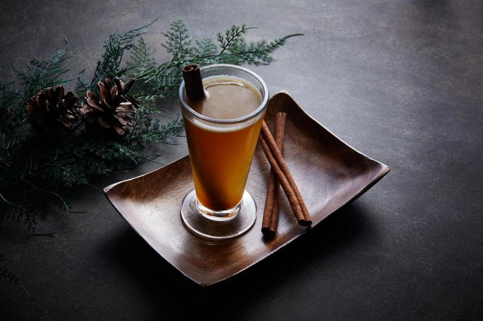 hot-buttered-rum_the-lobby-lounge-rawbar_best-hot-cocktails