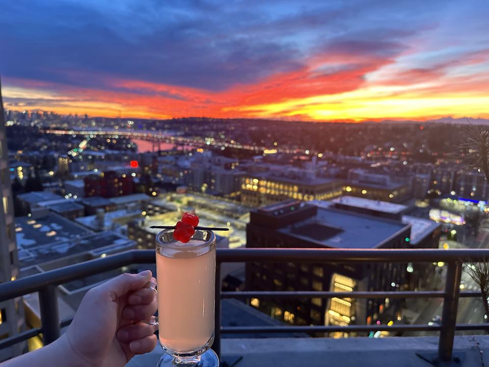 jenna-rosenbloom_mountaineering-club_best-hot-cocktails_hot-toddy-recipe