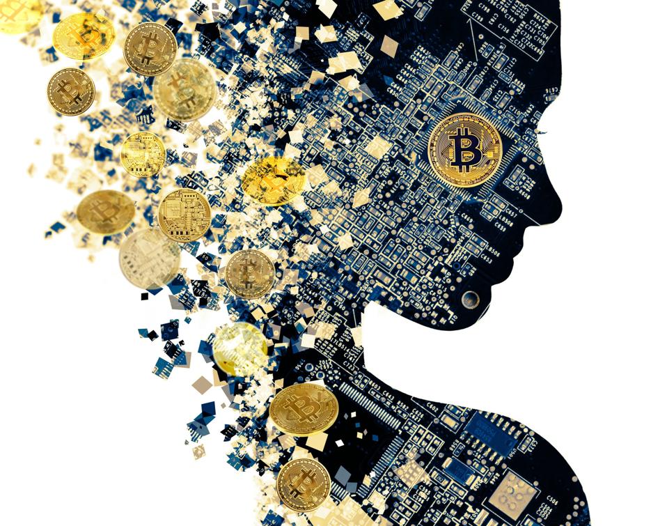 Bitcoin dorado sobre microesquema.