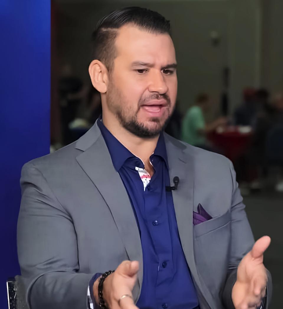 Roc Zacharias communicates the value of Web3 to a growing audience of blockchain enthusiasts. 