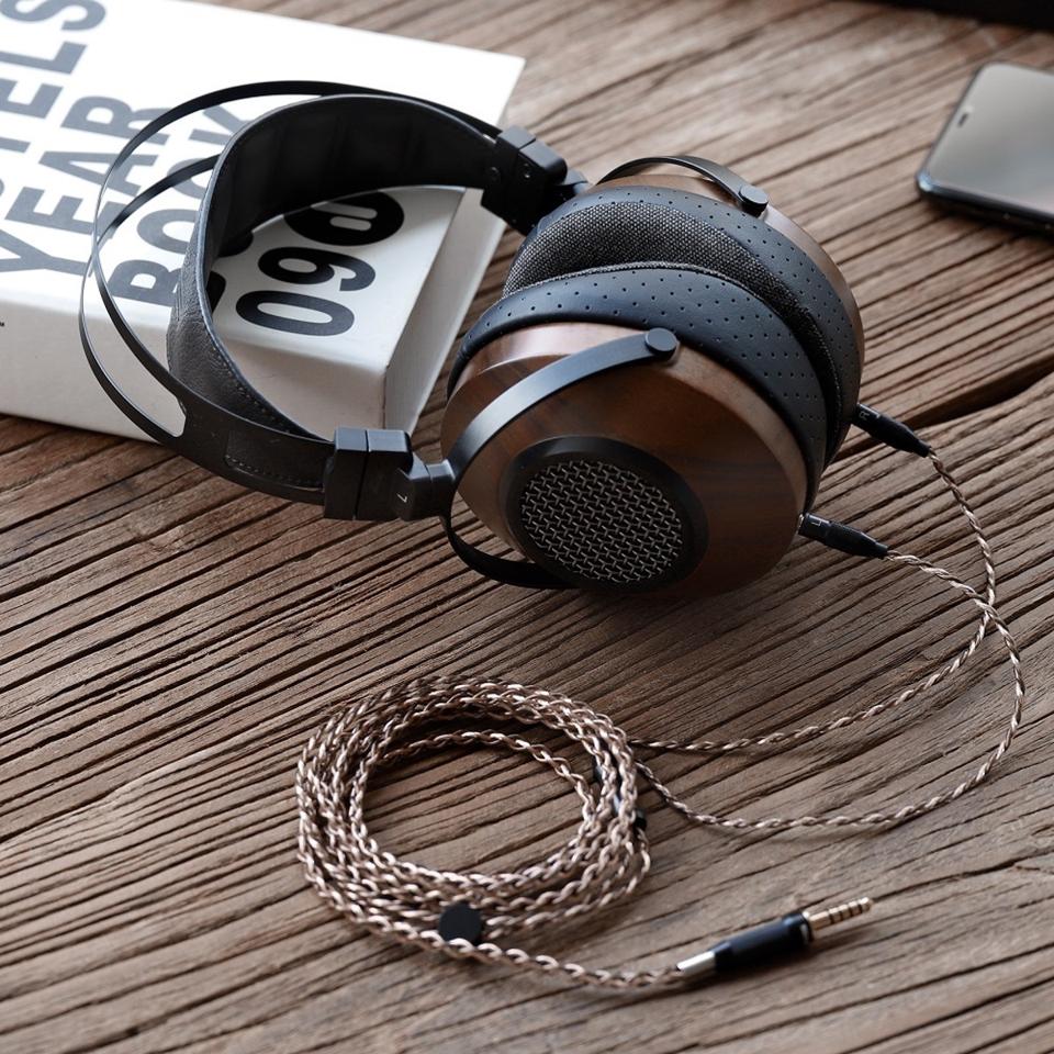 Auriculares SIVGA SV0230 en la mesa