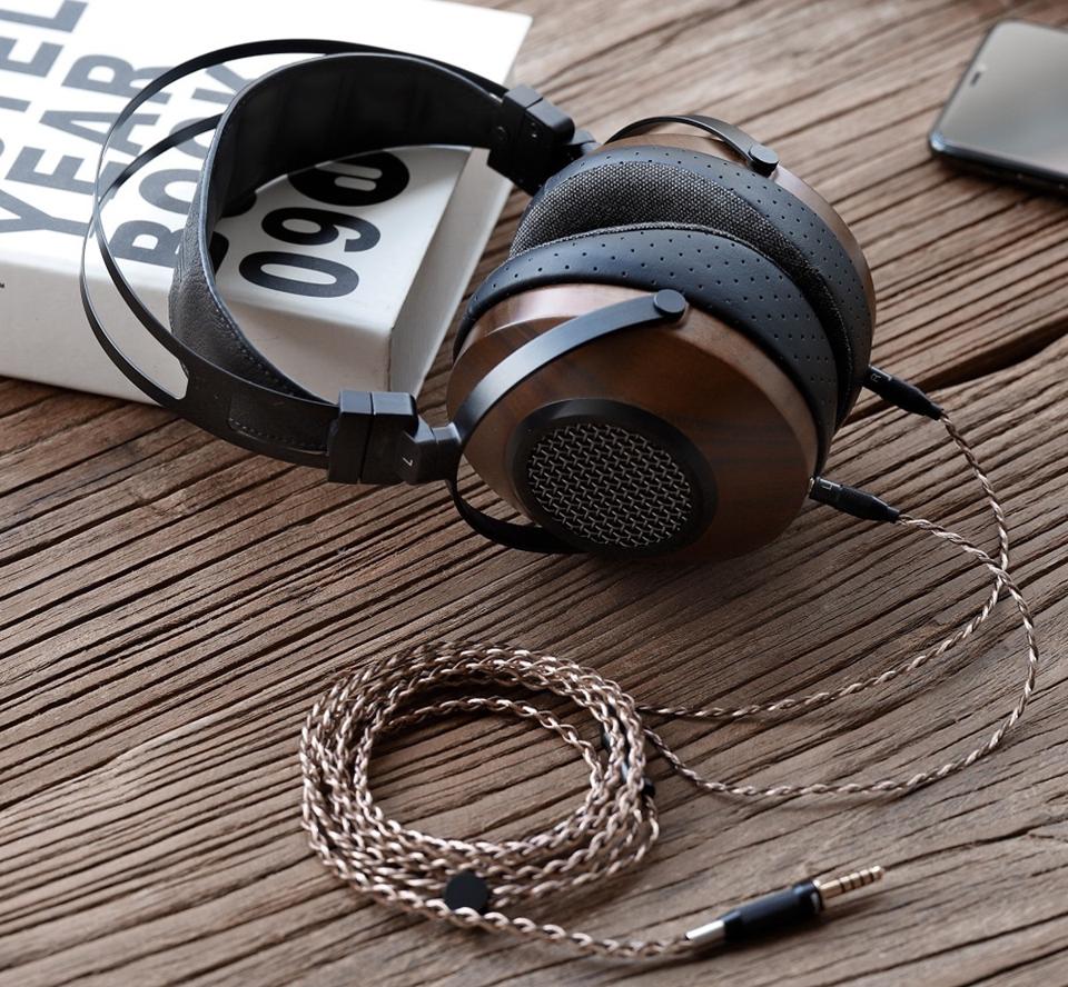 Auriculares SIVGA SV0230 en la mesa