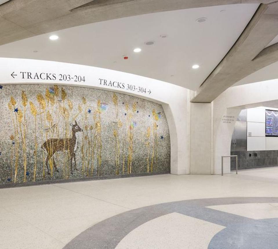 アート・デザイン・音楽 Galleria nazionale d'art moderna Yayoi Kusama and Kiki Smith's massive mosaic murals for new
