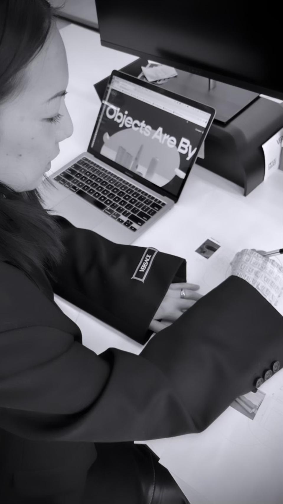 Jenny D Pham, Versace CBO/CMO y cofundadora de Objects Are By