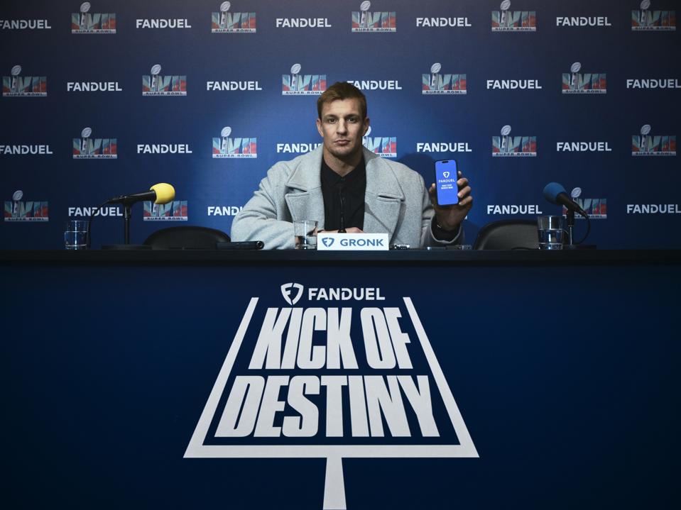 Draftkings Commercial Actor 60 Photos - Moonagedaydream.film