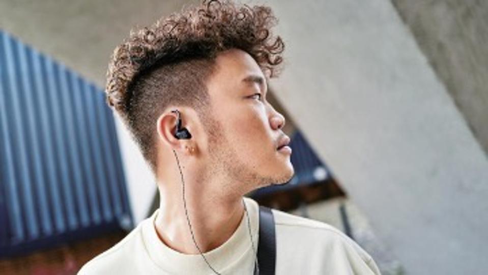 Man wearing Sennheiser IE200 IEMs