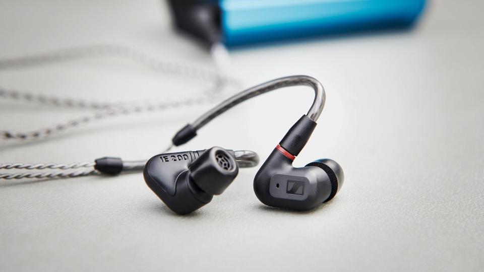 Sennheiser IE200 hero shot