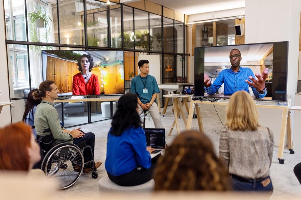 Teknologi sebagai Kunci Membangun Budaya Kerja Inklusif yang Sukses