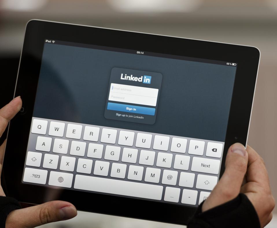 How To Write A LinkedIn Post That Gets Attention