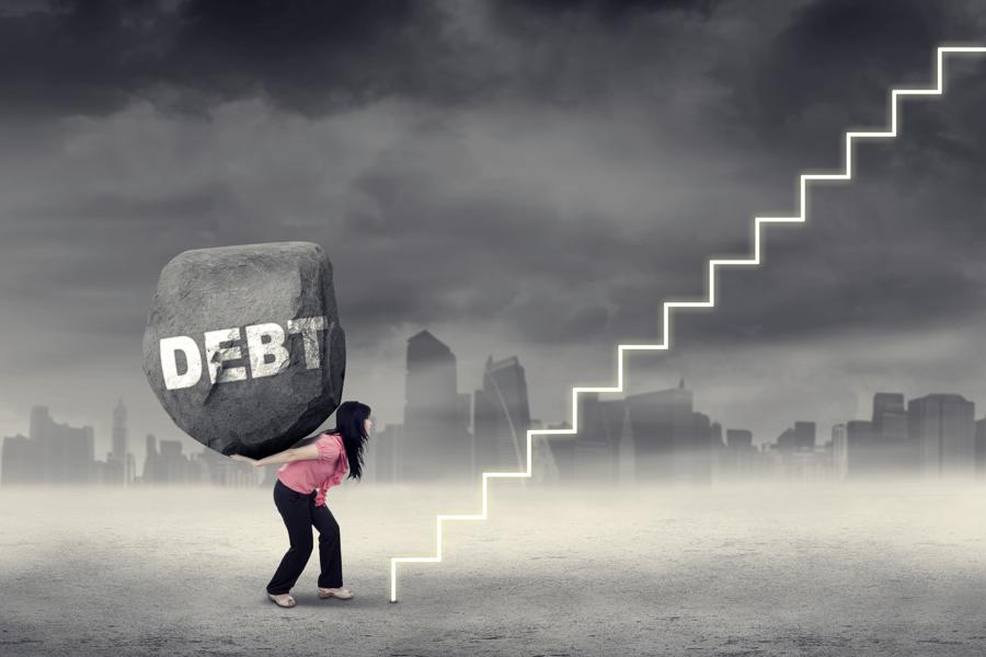 This Week In Credit Card News: Record High Credit Card Debt; Millennials Don't Know How Cards Work