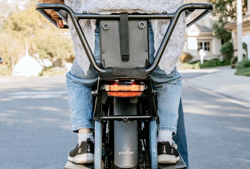 Aventon-Abound-Cargo-ebike-turnsignals