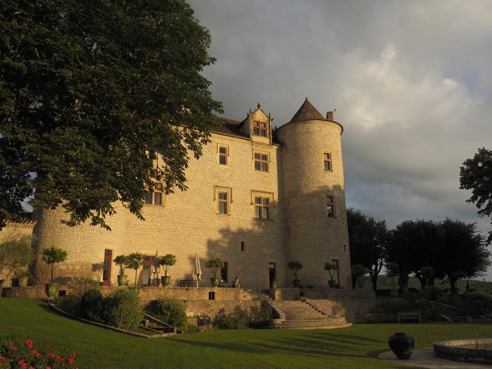 _LagarézettecastleandexteriorterraceIL Photo Credit Isabelle Levistre