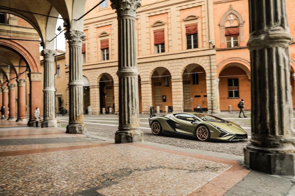 Lamborghini Sian a Bologna