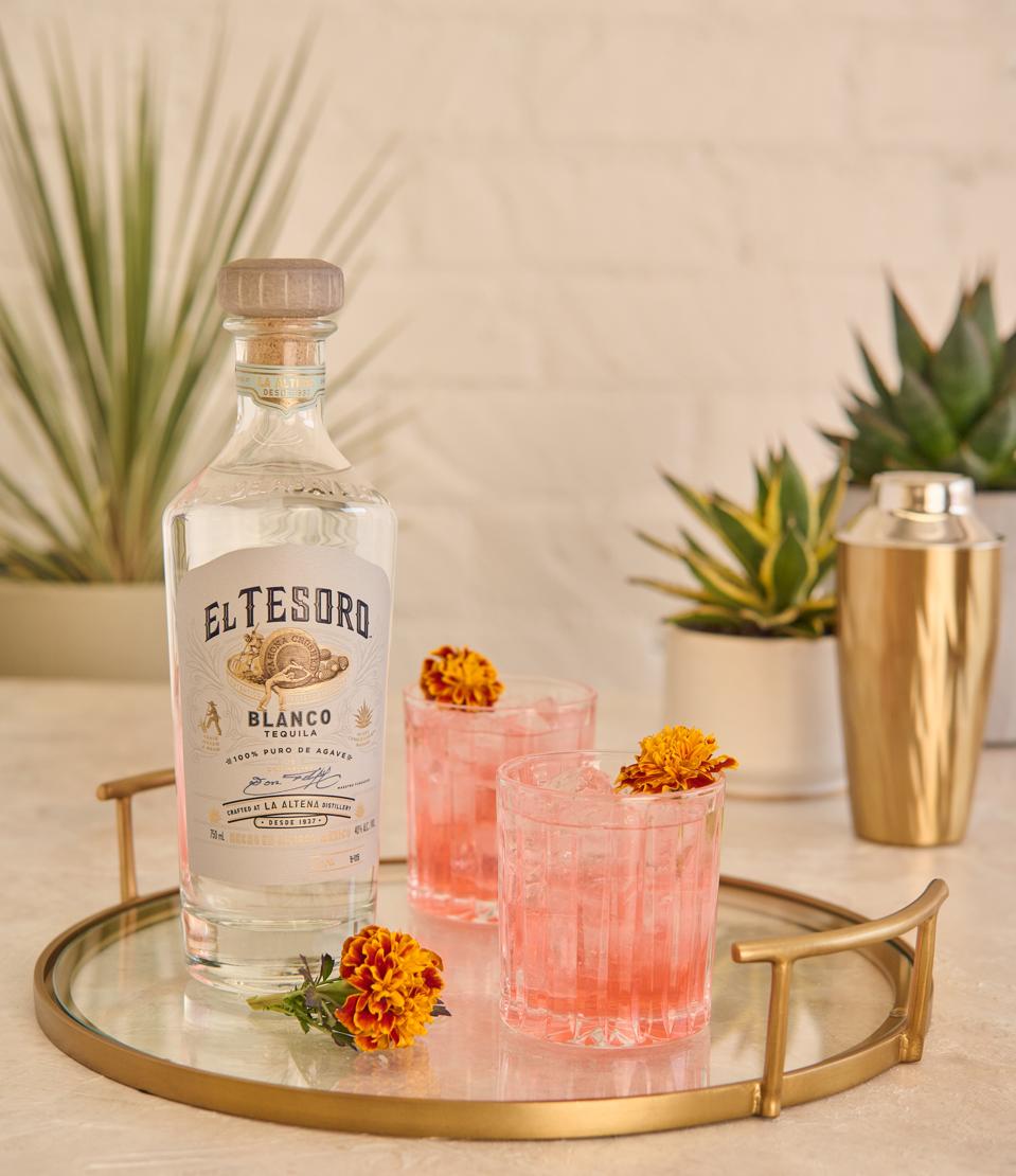 tesoro-rosa-cocktail_best-spring-cocktails-2023