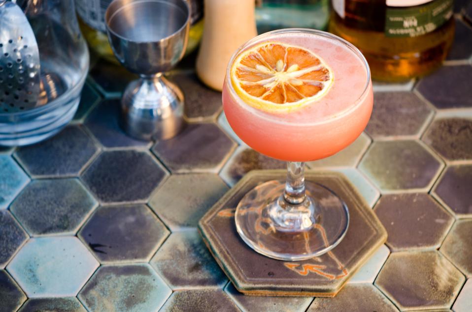 peak-season-strawberry-daiquiri_kingfisher-durham_credit-scott-myers_best-spring-cocktails-2023_02