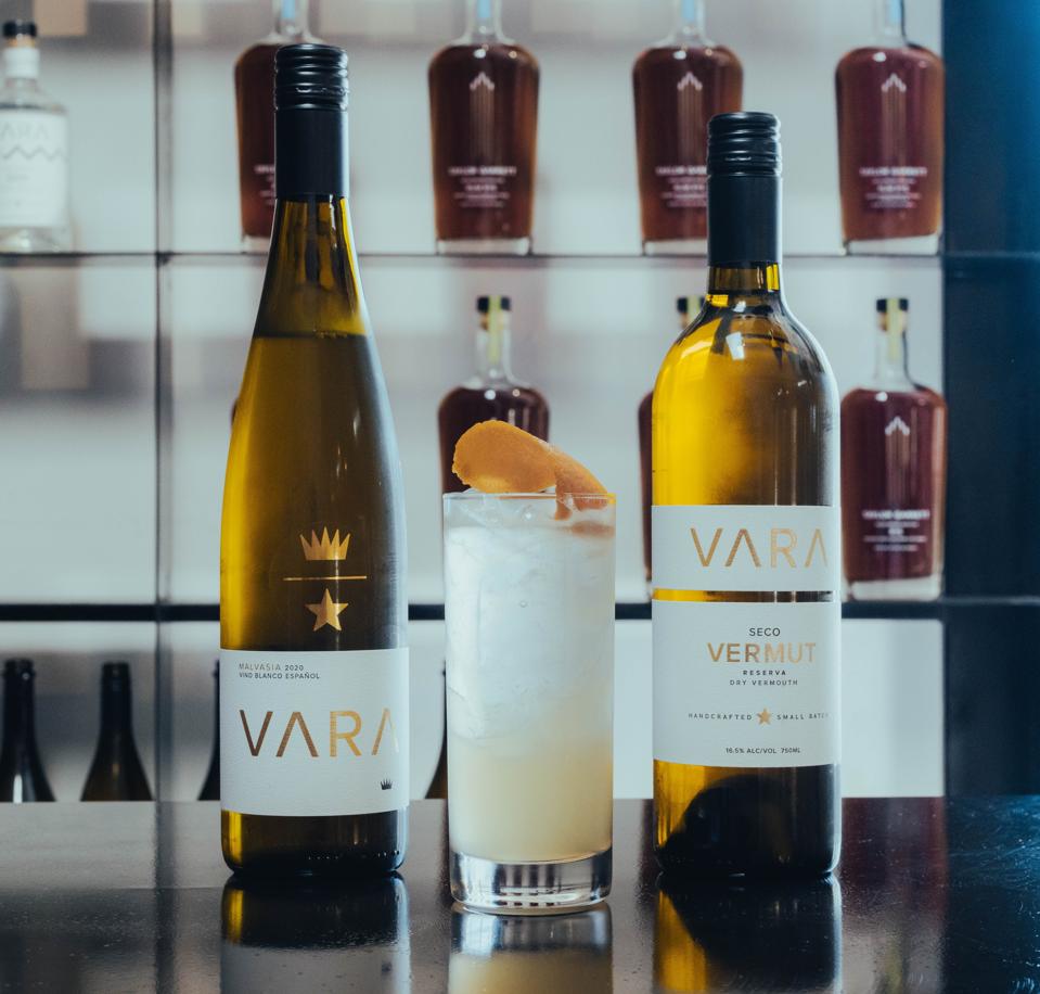 diamond-dancer-spritz_vara-winery-distillery_best-spring-cocktails-2023