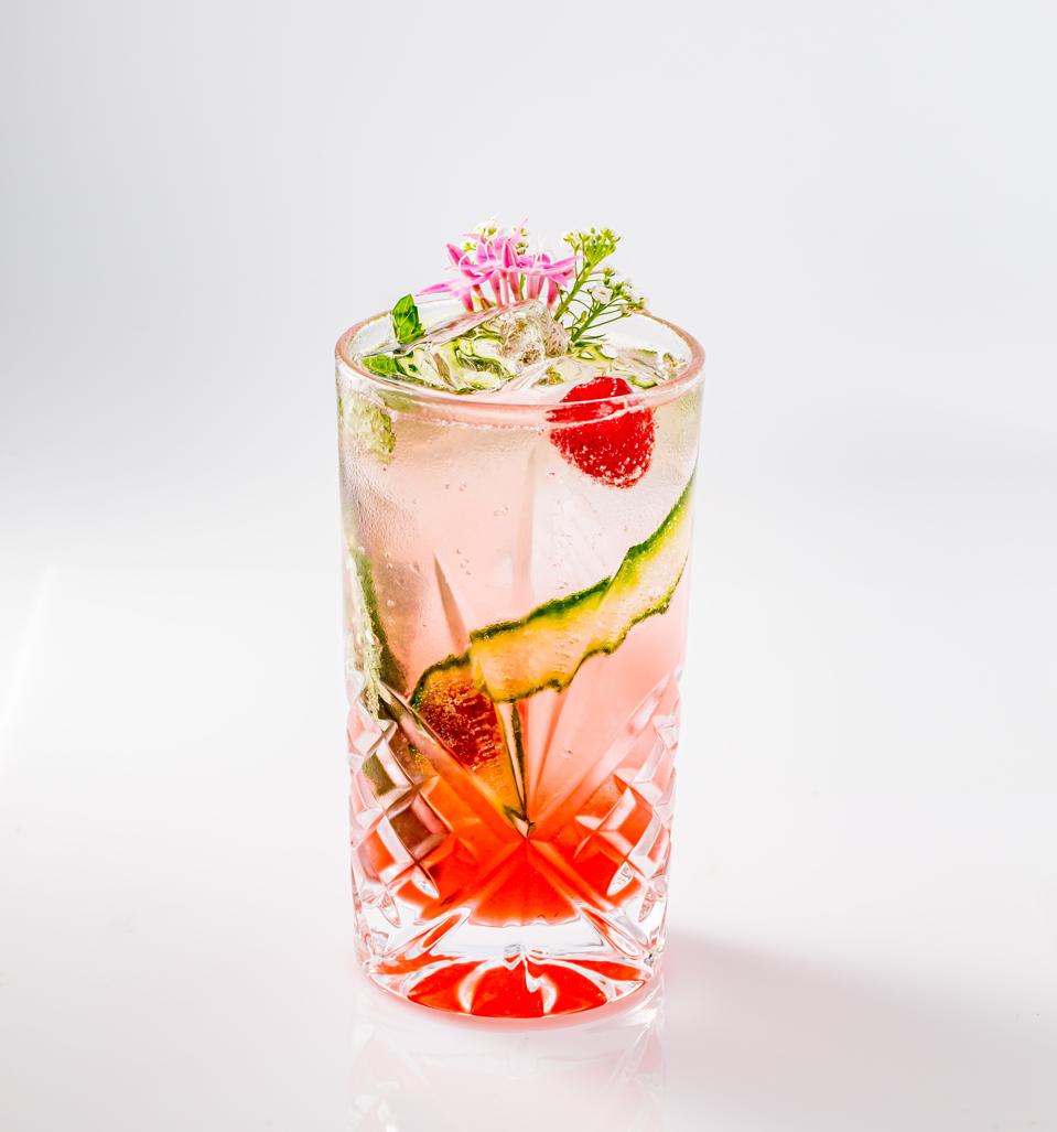 pretty-in-pink_best-spring-cocktails-2023