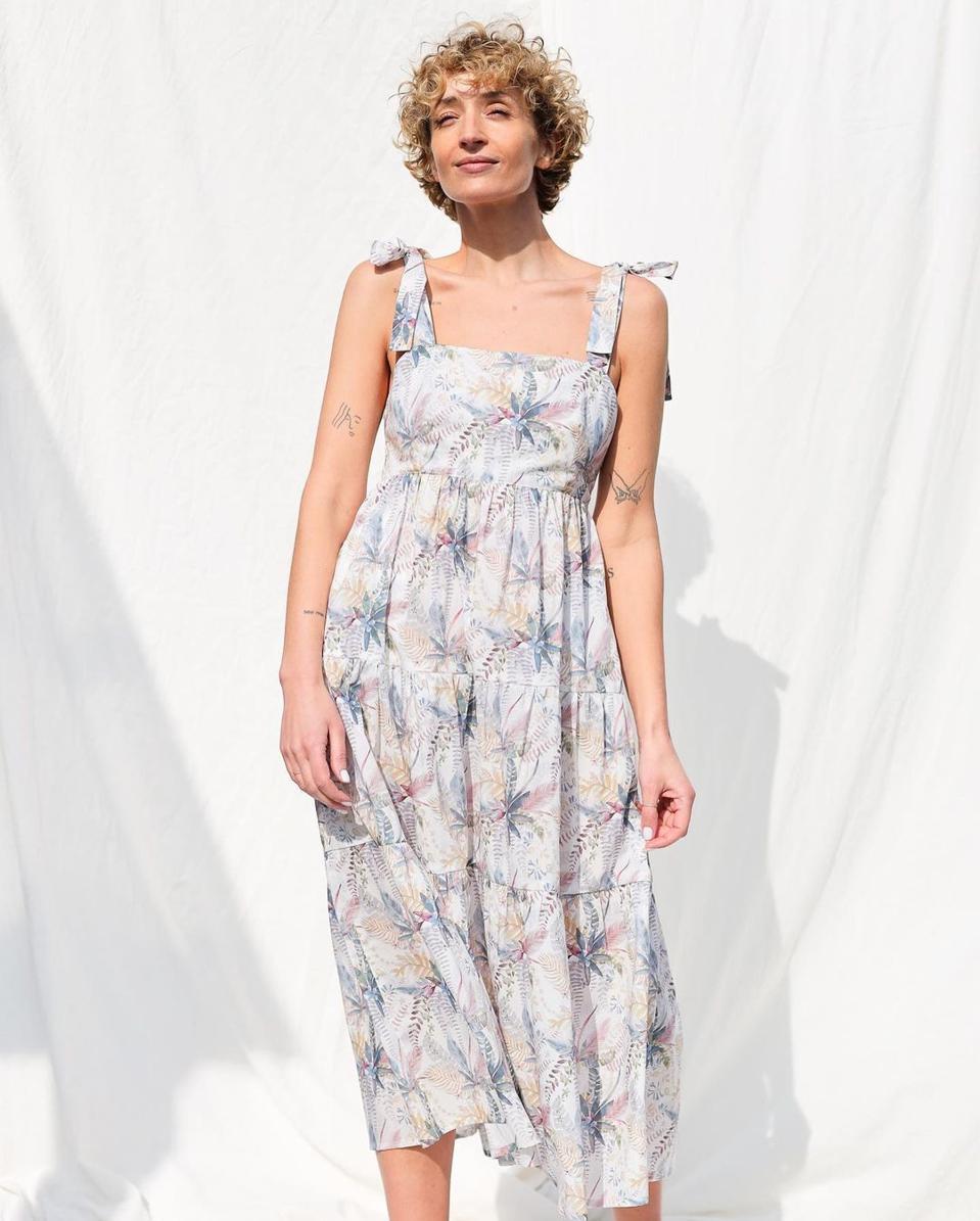 linen dress lithuania Crafted from sustainable linen in Lithuania, the Estelle dress embodies effortless elegance light, breathable, and timeless. Designed to move with you, from slow mornings to golden evenings, it's a piece you