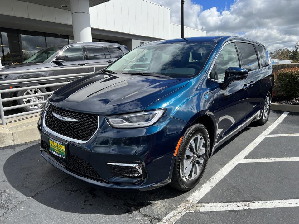 Chrysler Jeep Dodge Ram Dealership
