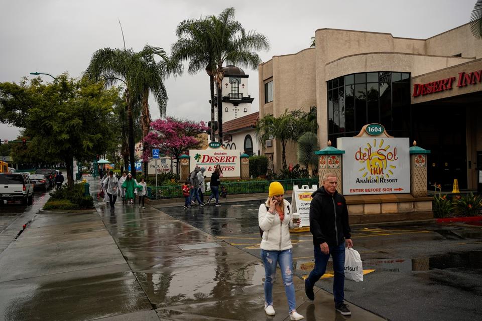 Low price point hotels on Harbor Boulevard outside Disneyland in Anaheim
