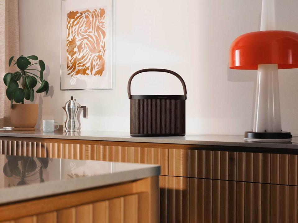 【美品】Bang & Olufsen Beosound A5 Amazon.com: Bang & Olufsen Beosound A5 - Portable Bluetooth