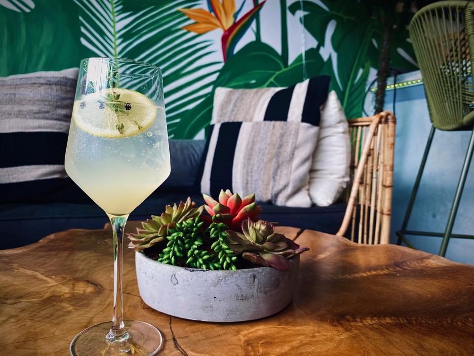 gtca_esters-maui_best-gin-and-tonic-recipes_2023_01