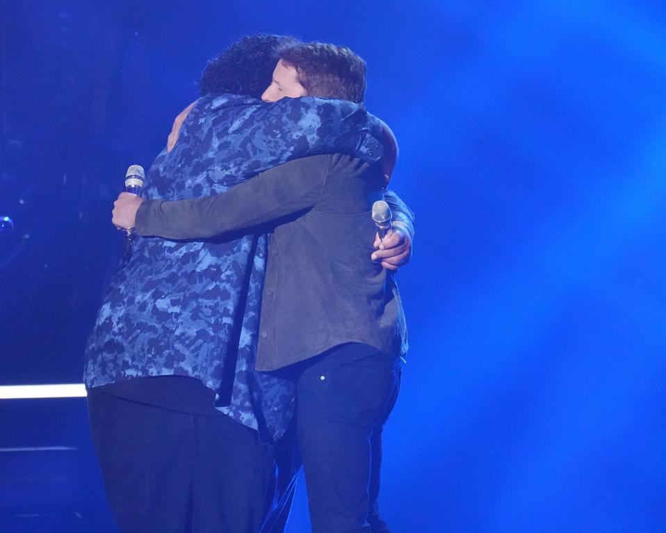 Iam Tongi and James Blunt embrace and singing 