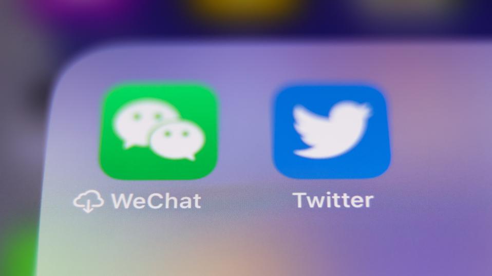 Twitter And WeChat Photo Illustrations