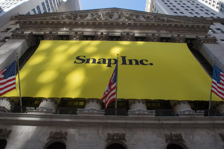 Contrary To Wall Street, Robert Frazier Recommends Snapchat For 2017