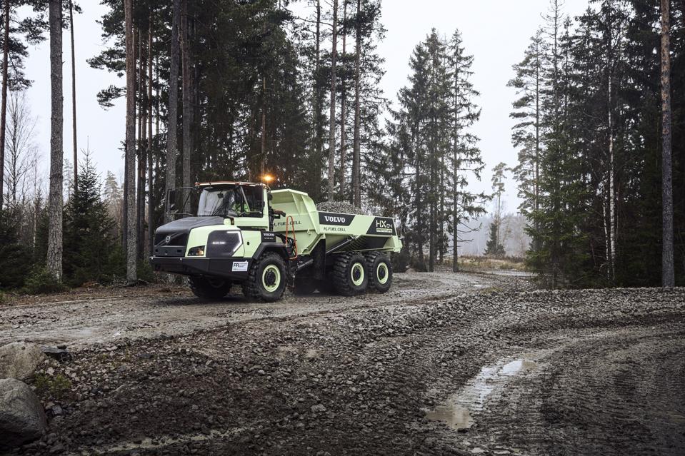 volvo-ce-starts-testing-of-the-world-s-first-prototype-hydrogen-articulated-hauler