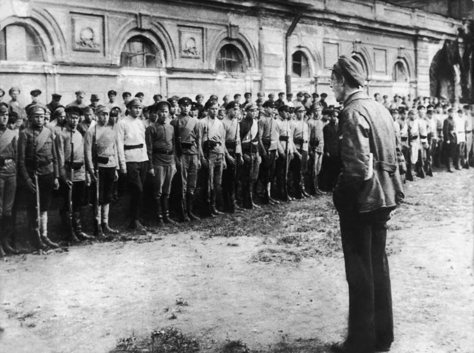 Russian Revolution : A People'S Commissioner Speaking To Revolutionary Soldiers 1920
