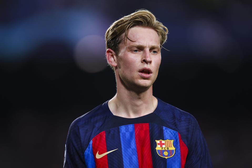 FC Barcelona midfielder Frenkie de Jong wishes to stay at the club. 
